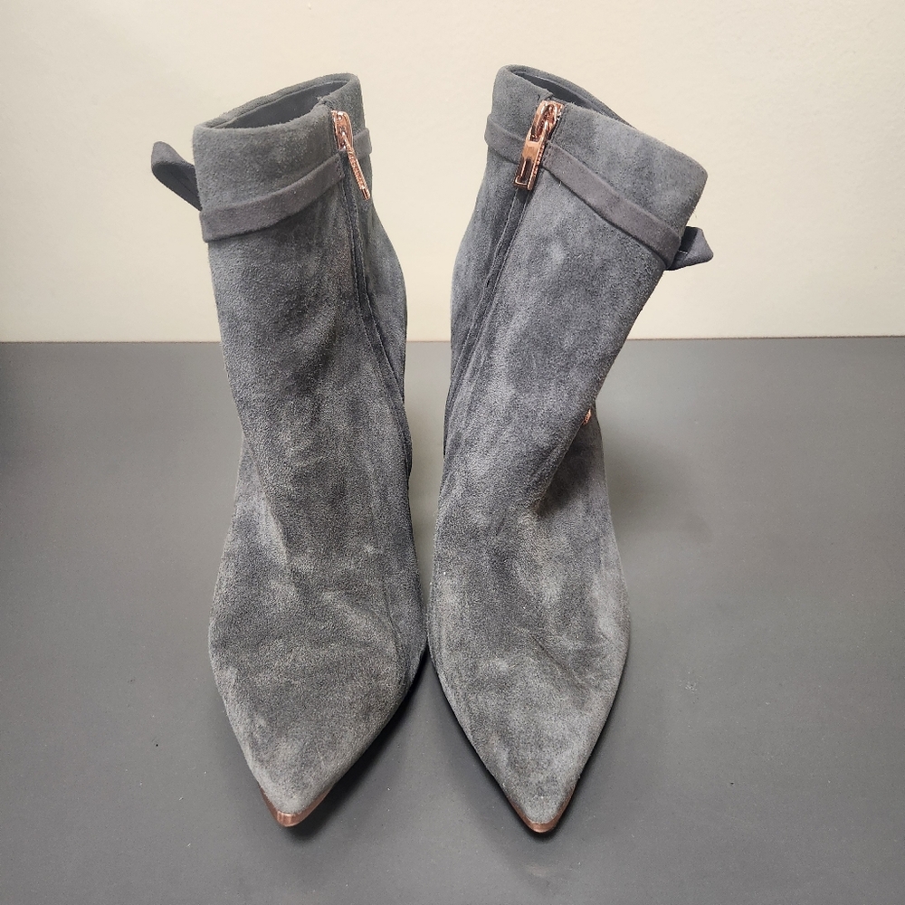 Ted Baker Qatena Suede Heeled Ankle Boots gray Sz 8. New without box